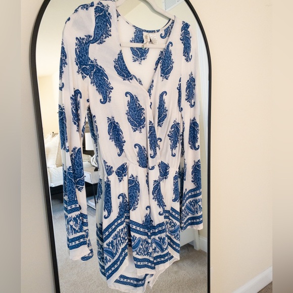 Small bell sleeve blue and white romper - Picture 2 of 4